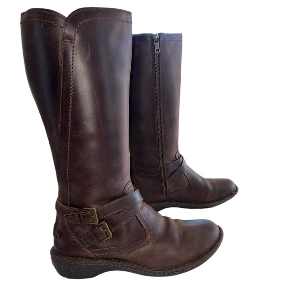UGG Rosen Expresso Riding boot, round toe, mid- calf. Size 8 GUC with box